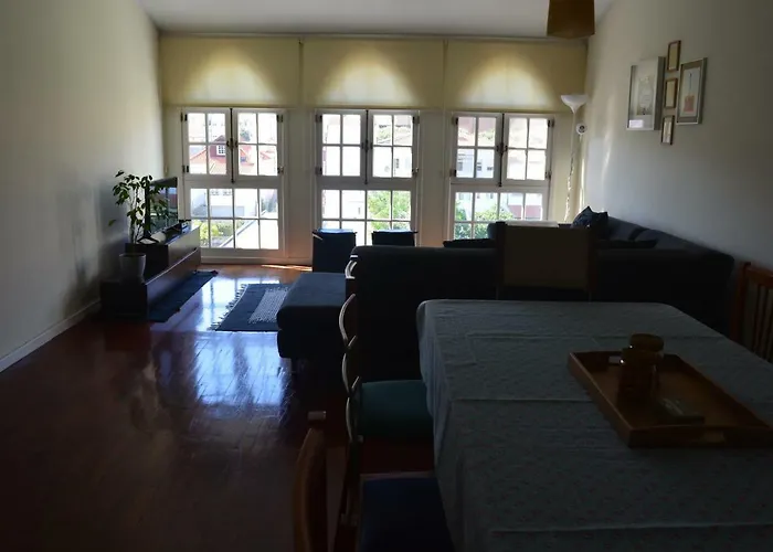 Spacious Apt. At Viana's Location