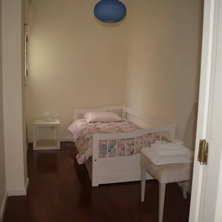Spacious Apt. At Viana's Location Apartment *
