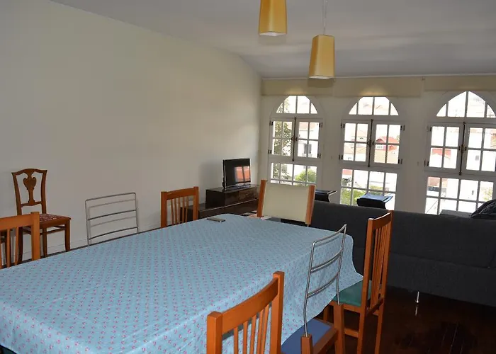 Spacious Apt. At Viana's Location